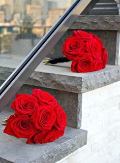 flores rojas para funeral, floristería Tanatorio, flores funeraria de color rojo, coronas rojas, corona funeraria